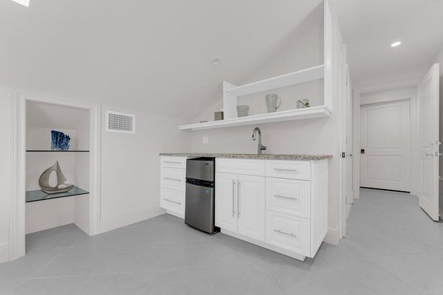 355 Oakview Drive, Delray Beach, FL 33445