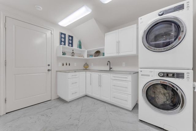 355 Oakview Drive, Delray Beach, FL 33445