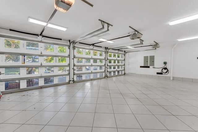 355 Oakview Drive, Delray Beach, FL 33445