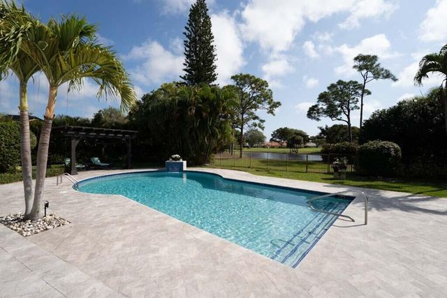 355 Oakview Drive, Delray Beach, FL 33445