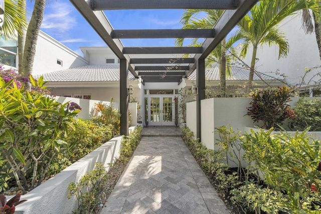 355 Oakview Drive, Delray Beach, FL 33445