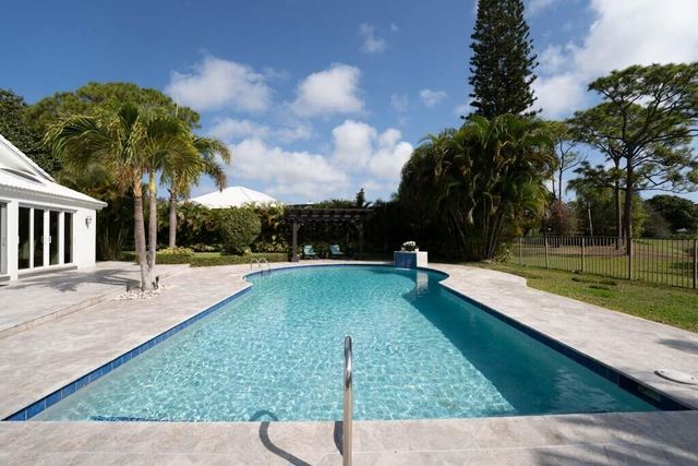 355 Oakview Drive, Delray Beach, FL 33445