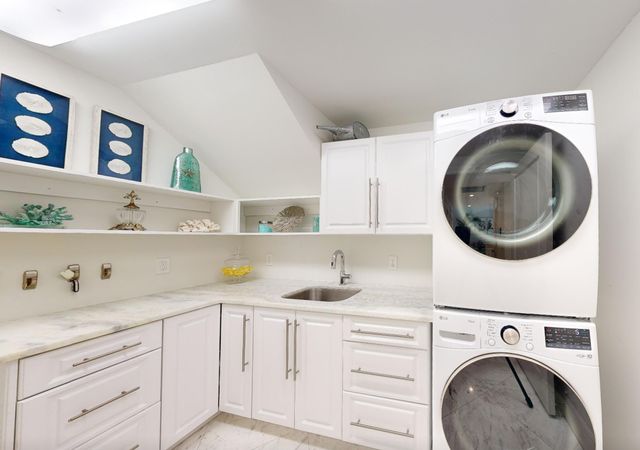 355 Oakview Drive, Delray Beach, FL 33445