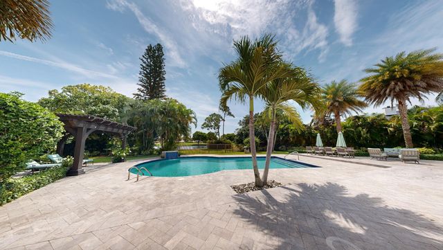 355 Oakview Drive, Delray Beach, FL 33445