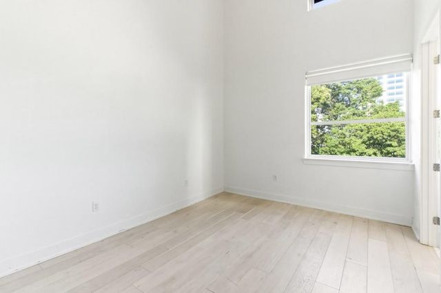 775 Juniper 619, Atlanta, GA 30308