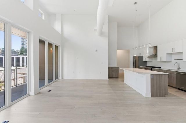 775 Juniper 619, Atlanta, GA 30308