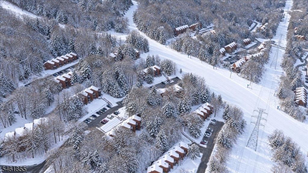 4 Davos Dr 11, Vernon Twp., NJ 07462 — photo 3