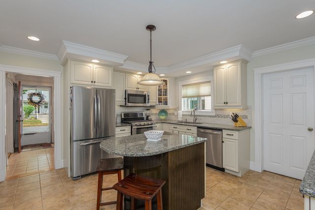 34 Fernwood Ave, Haverhill, MA 01835