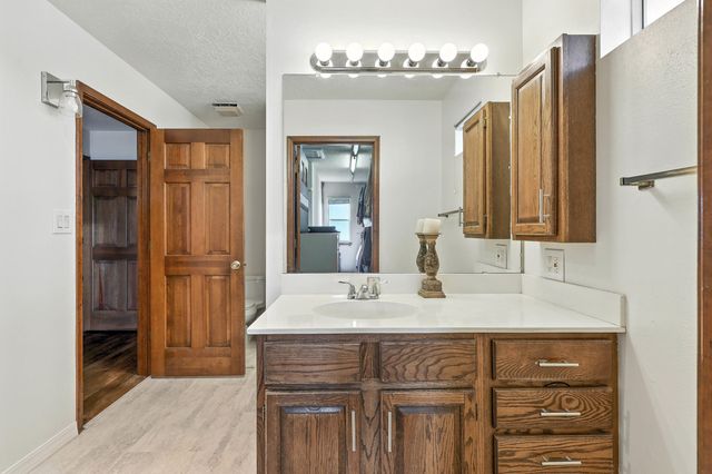 9801 Greenbrier Road NE, Albuquerque, NM 87111