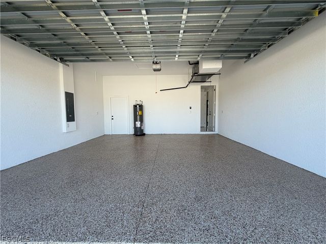 3903 17th ST SW, Lehigh Acres, FL 33976