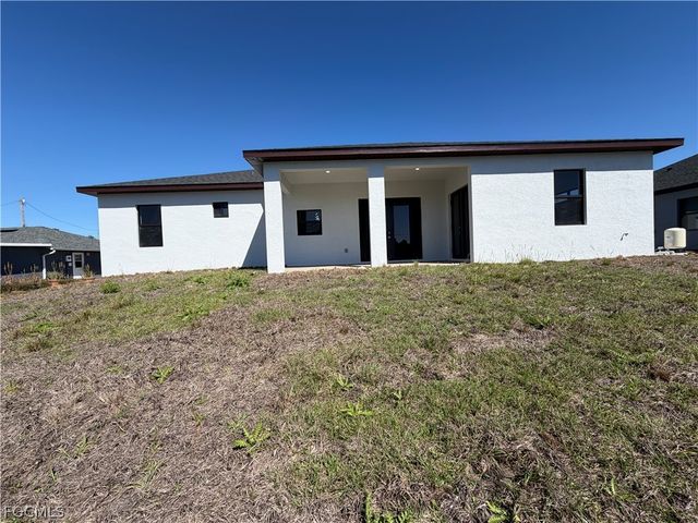 3903 17th ST SW, Lehigh Acres, FL 33976