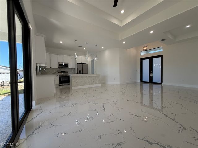 3903 17th ST SW, Lehigh Acres, FL 33976