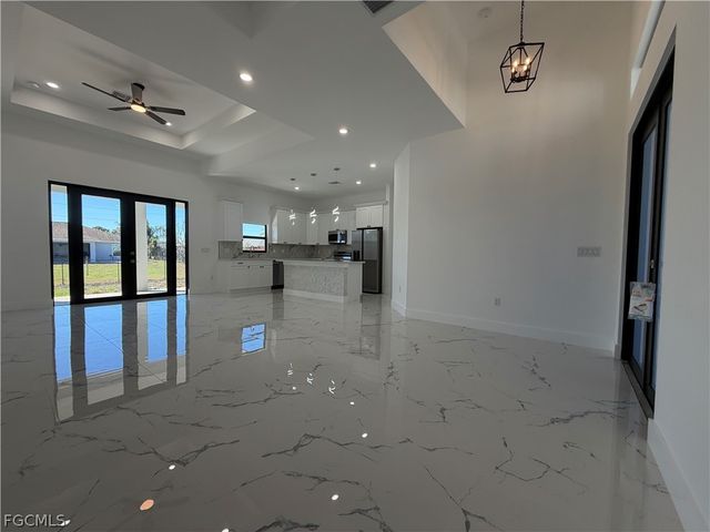 3903 17th ST SW, Lehigh Acres, FL 33976