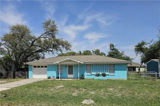 1330 Red Bird Dr, Rockport, TX 78382