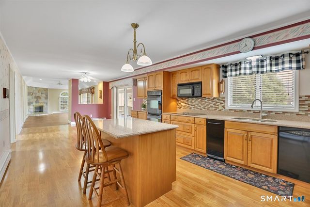 21 Hidden Pond Drive, Watertown, CT 06795