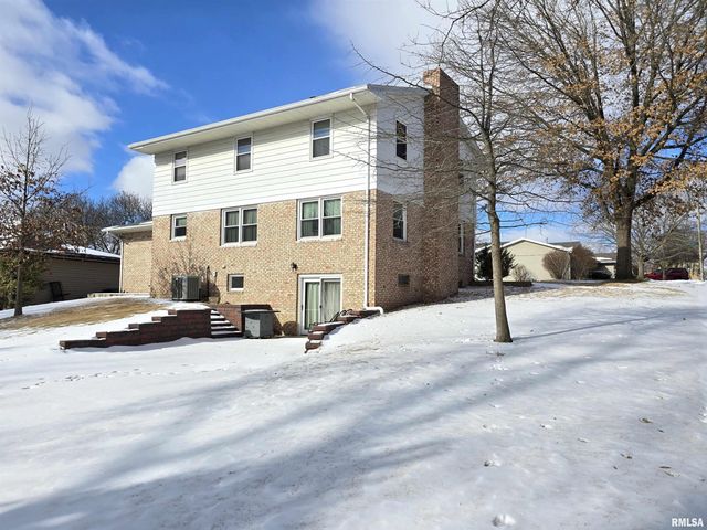 1 WILDWOOD Court, Pekin, IL 61554