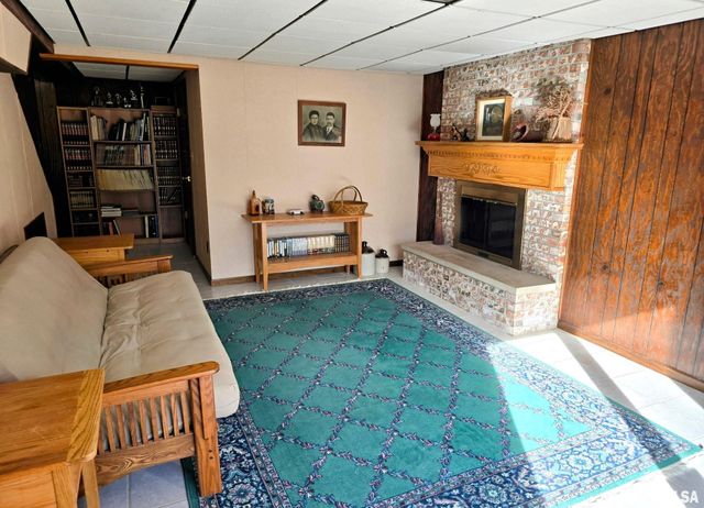 1 WILDWOOD Court, Pekin, IL 61554