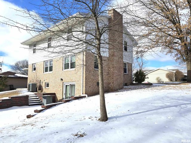 1 WILDWOOD Court, Pekin, IL 61554