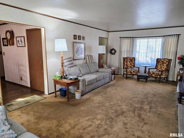 1 WILDWOOD Court, Pekin, IL 61554