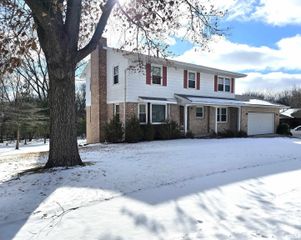 1 WILDWOOD Court, Pekin, IL 61554