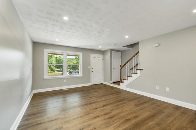 48 Cadogan Way, Nashua, NH 03062