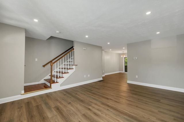 48 Cadogan Way, Nashua, NH 03062