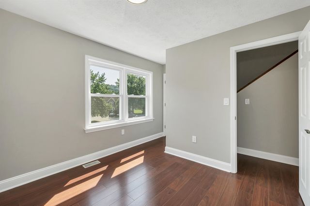 48 Cadogan Way, Nashua, NH 03062