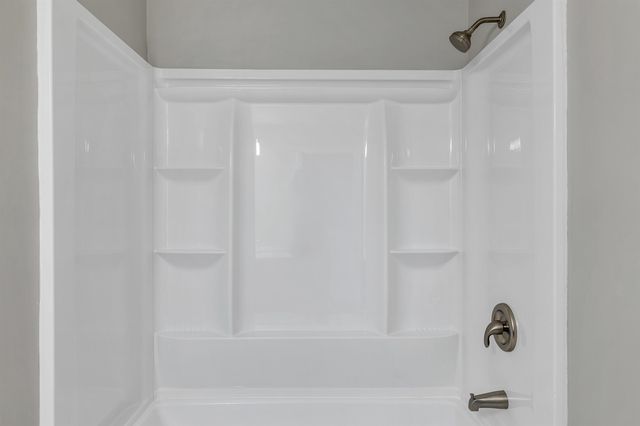 48 Cadogan Way, Nashua, NH 03062