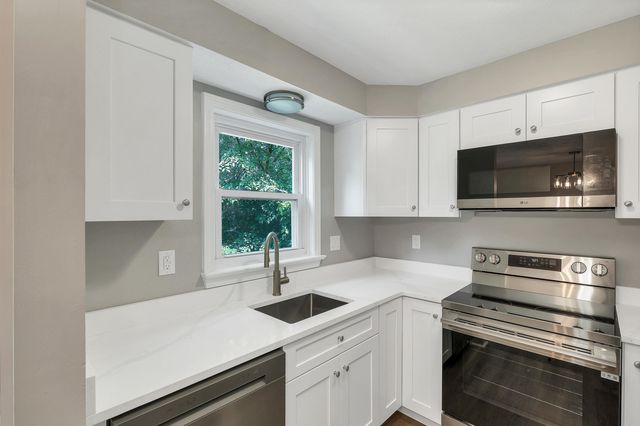 48 Cadogan Way, Nashua, NH 03062