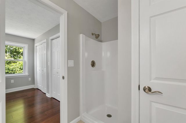 48 Cadogan Way, Nashua, NH 03062