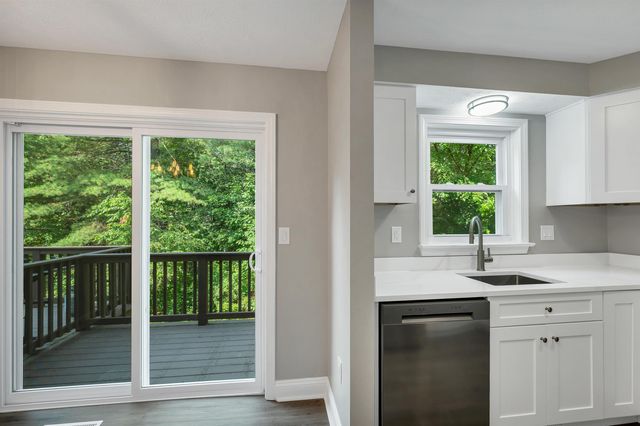 48 Cadogan Way, Nashua, NH 03062