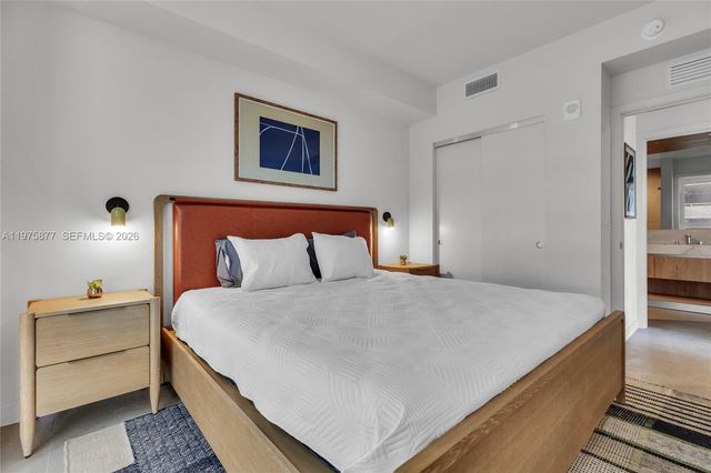 11 NE 6 St 407, Miami, FL 33132