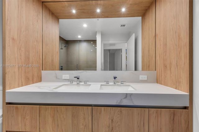 11 NE 6 St 407, Miami, FL 33132