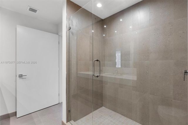 11 NE 6 St 407, Miami, FL 33132