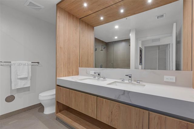 11 NE 6 St 407, Miami, FL 33132