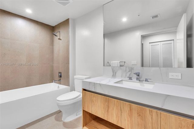 11 NE 6 St 407, Miami, FL 33132