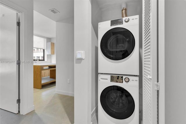 11 NE 6 St 407, Miami, FL 33132