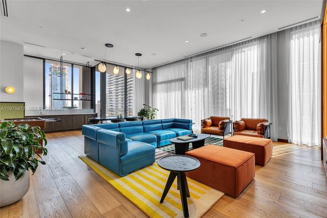 11 NE 6 St 407, Miami, FL 33132