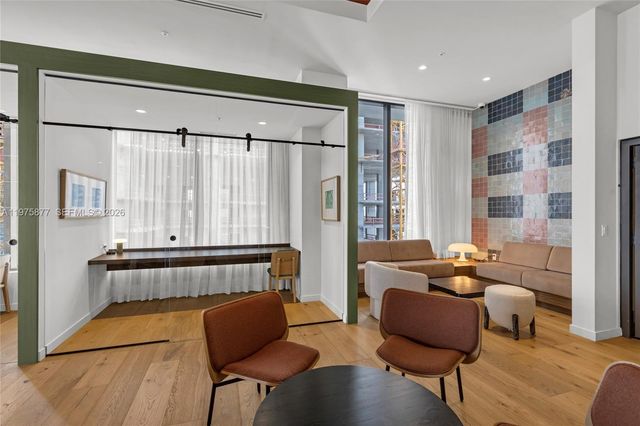 11 NE 6 St 407, Miami, FL 33132