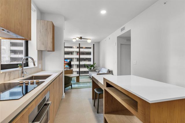 11 NE 6 St 407, Miami, FL 33132