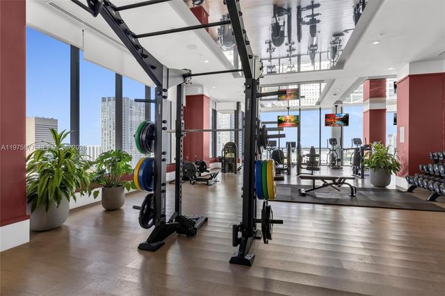 11 NE 6 St 407, Miami, FL 33132