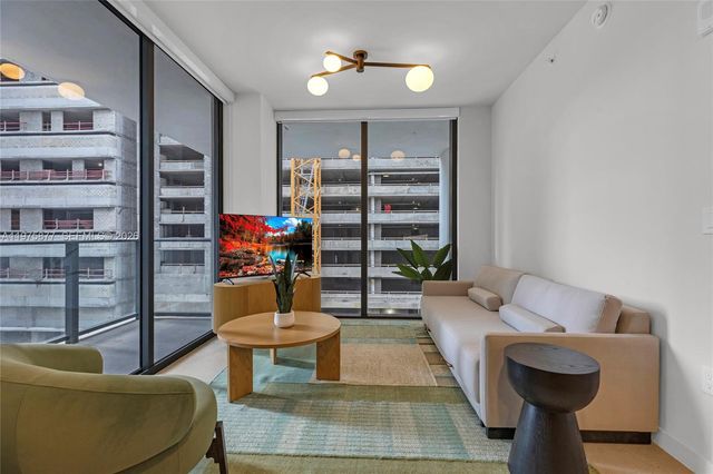 11 NE 6 St 407, Miami, FL 33132