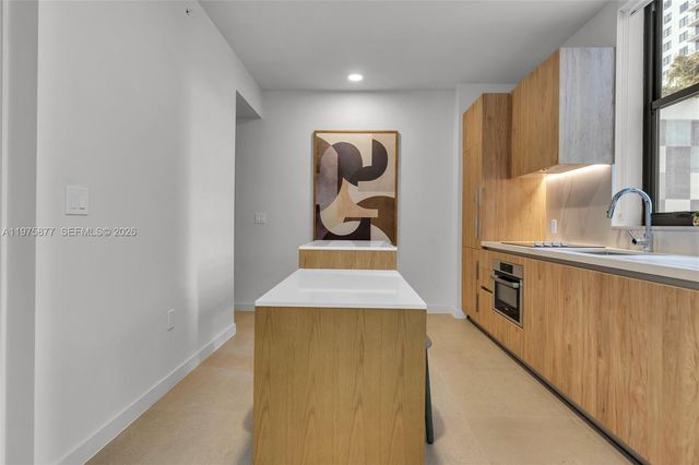 11 NE 6 St 407, Miami, FL 33132