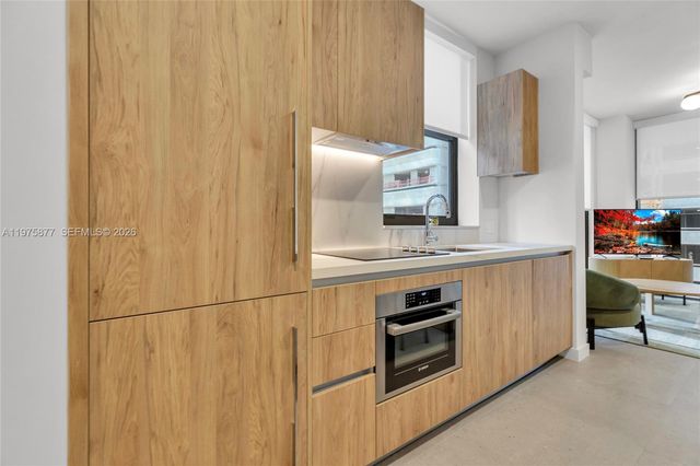 11 NE 6 St 407, Miami, FL 33132