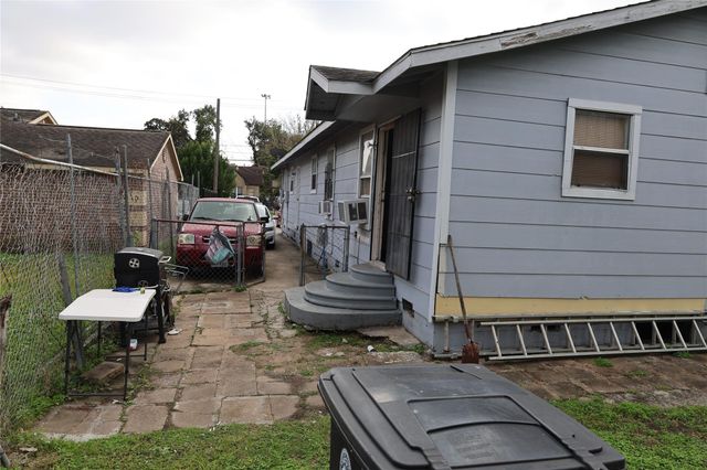 1009 Caplin Street, Houston, TX 77022