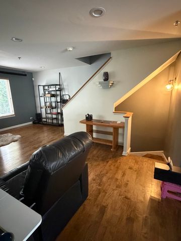 425 S Harvey Avenue E, Oak Park, IL 60302