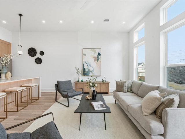 1517 Mckee Street, Houston, TX 77009