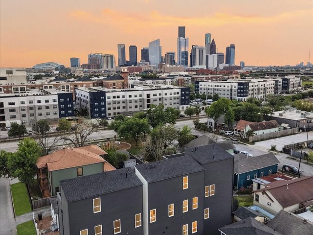 1517 Mckee Street, Houston, TX 77009