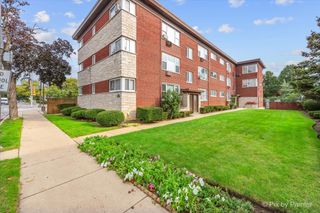 7211 W Division Street C2, River Forest, IL 60305