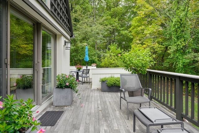 207 Nahanton Street 207, Newton, MA 02459